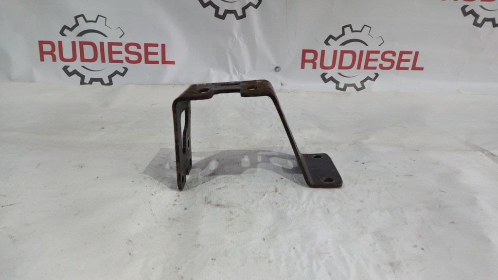 кронштейн бампера правый б/у - 2